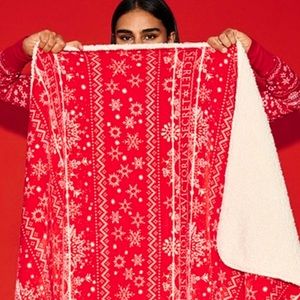 Sherpa fleece red blanket